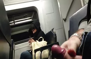XXX Perempuan kulit hitam buang air kecil di mulut seorang wanita kulit putih dan membuat Anda minum air kencing bokep smp bandung hangat