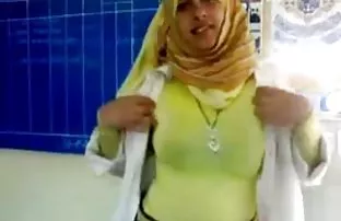 XXX Kakak perempuan yang lebih tua video sex indo smp melihat saudara lelakinya menyentak dan menidurinya