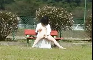 XXX Gadis telanjang dengan payudara kecil mandi di kolam renang bokep siswi indo dan merokok