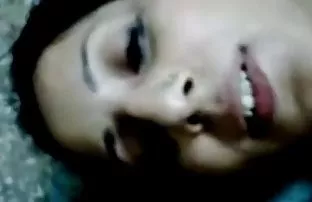 XXX Saudara diam-diam menanggalkan payudara bokep indo smp online telanjang saudara perempuannya