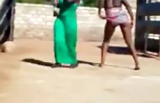 XXX Ibu menangkap xxx video smp indo putranya ketika dia memata-matai dan tersentak