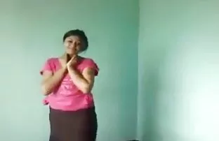XXX Istri muda suka ketika suaminya buang air smp bokep indo kecil di mulutnya dan menelan air kencing