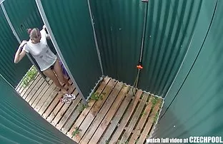 XXX Bung botak mesum liliputka dengan rambut hitam di bokef anak sekolah indo toilet