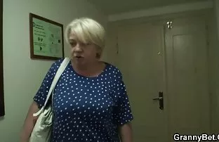 XXX Granddaughter membangkitkan kakek tanpa bokep indo smp mesum viagra menidurinya